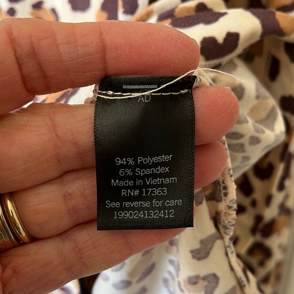 NWT 2 Piece Pajama Set Women’s Medium Leopard Print Silky Soft - Picture 5 of 8